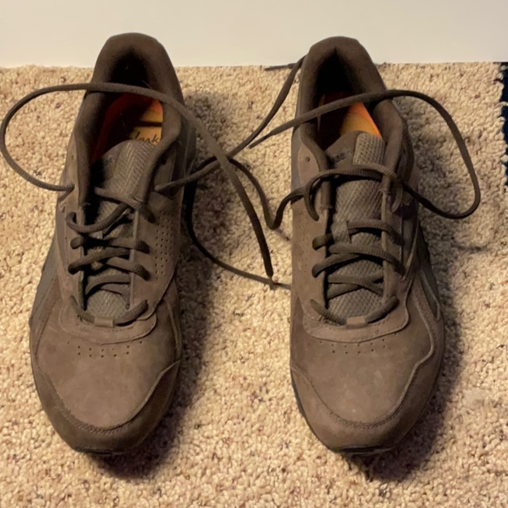 Clarks Brown Sneakers with Suede Upper and Lace-Up Closure